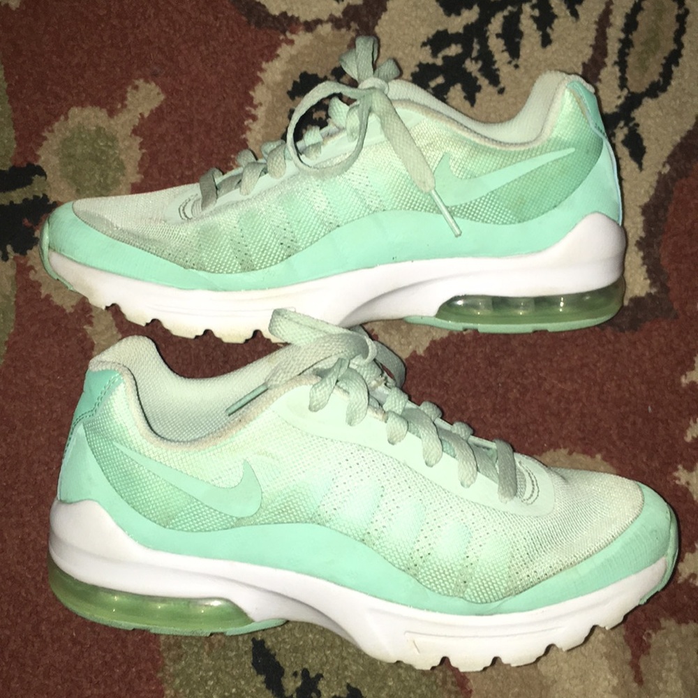 Nike shoes Girls 4.5y